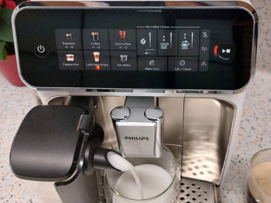 Wyświetlacz i system LatteGo w ekspresie do kawy Philips LatteGo serii 3300