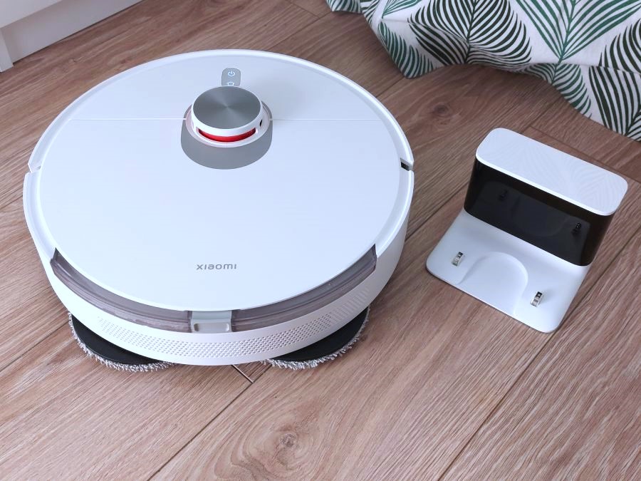 Odkurzacz Xiaomi Robot Vacuum S20Plus i jego ładowarka