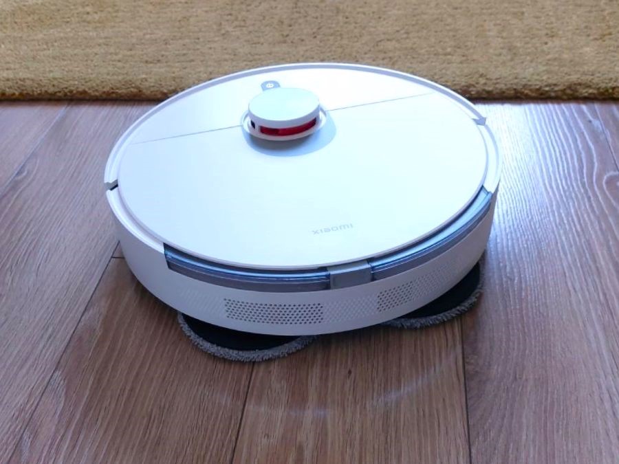 Odkurzacz Xiaomi Robot Vacuum S20Plus na podłodze