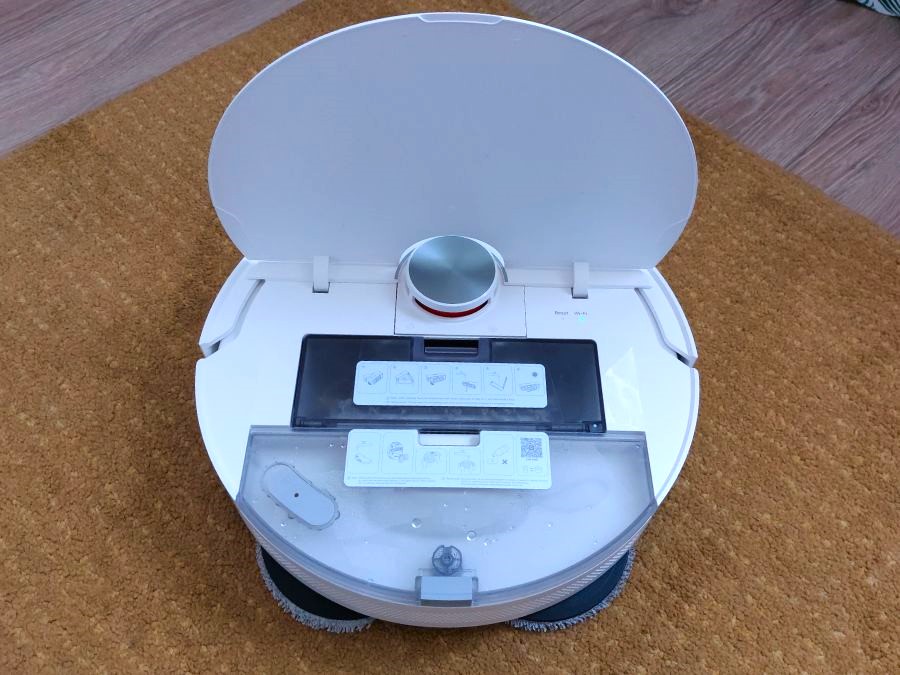 Odkurzacz Xiaomi Robot Vacuum S20Plus z otwartą pokrywą i widocznymi pojemnikiem na kurz i zbiornikiem na wodę