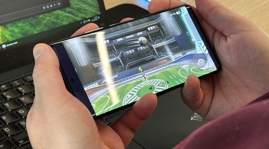 granie w grę Rocket League Side Swipe na smartfonie Redmi Note 14 Pro