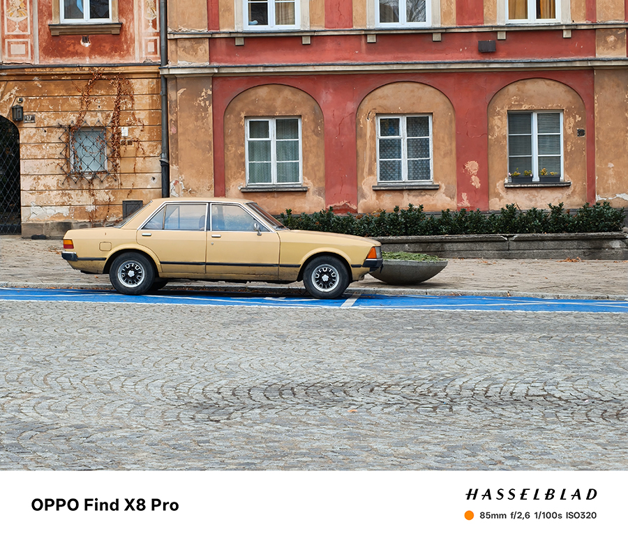 stary opel na starowce, fotografia wykonana smartfonem oppo find x8 pro